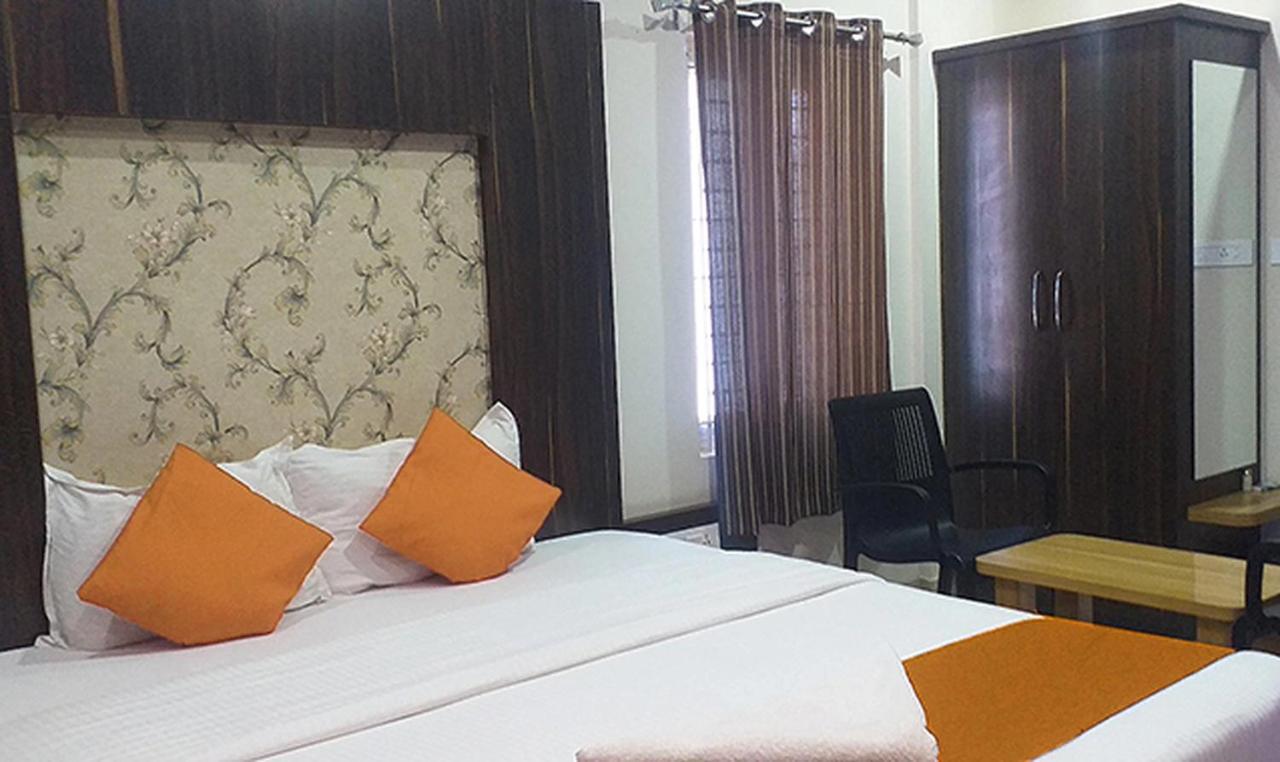 Royal Blue Meridian Inn Bangalore Esterno foto