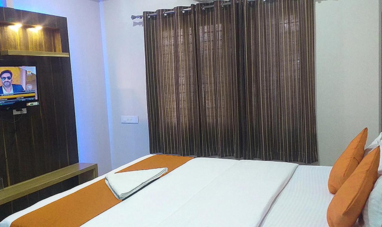 Royal Blue Meridian Inn Bangalore Esterno foto